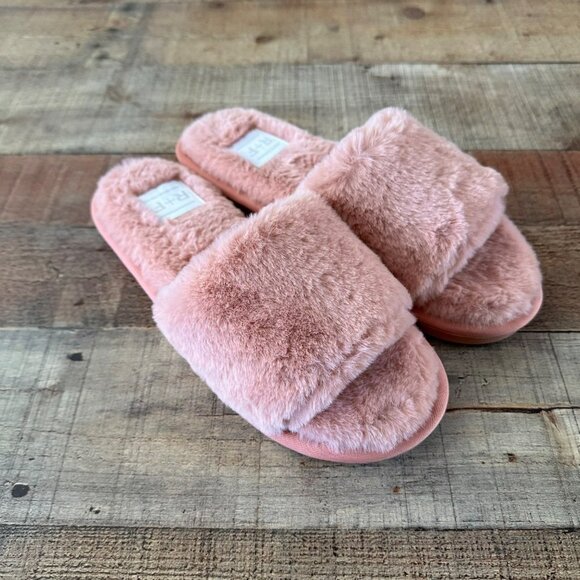 Rodan & Fields Women's Pink Soft Fuzzy Slippers - Picture 6 of 10